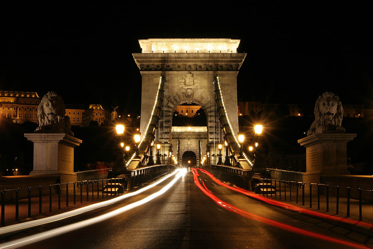 VIP Night Walking Tour with Danube River Cruise